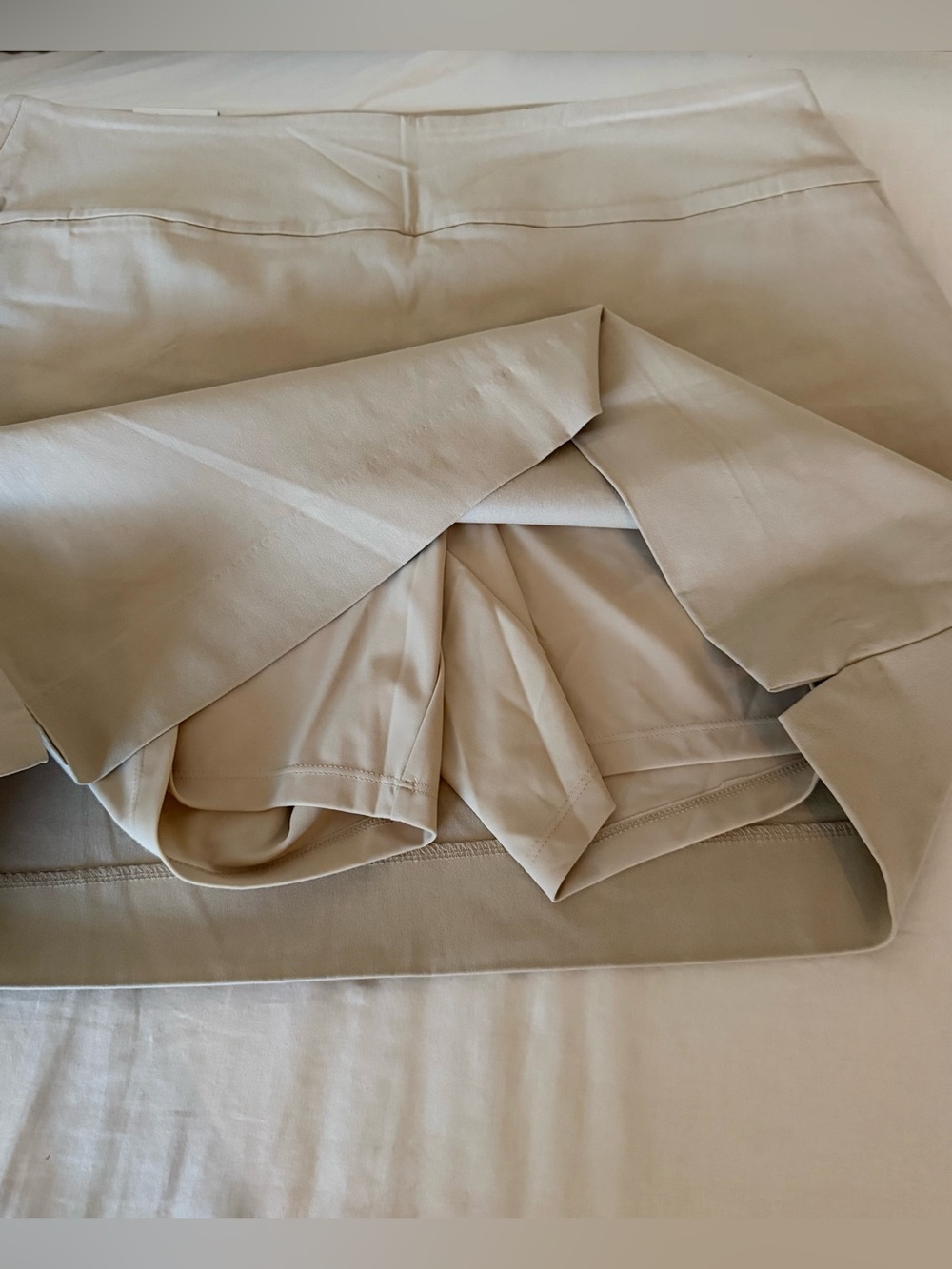 Women's Neutral Khaki Skort - Sleek Everyday Style - Picture 5 of 8